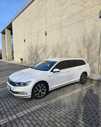 Volkswagen Passat cena 52000 przebieg: 249000, rok produkcji 2015 z Kalisz małe 121